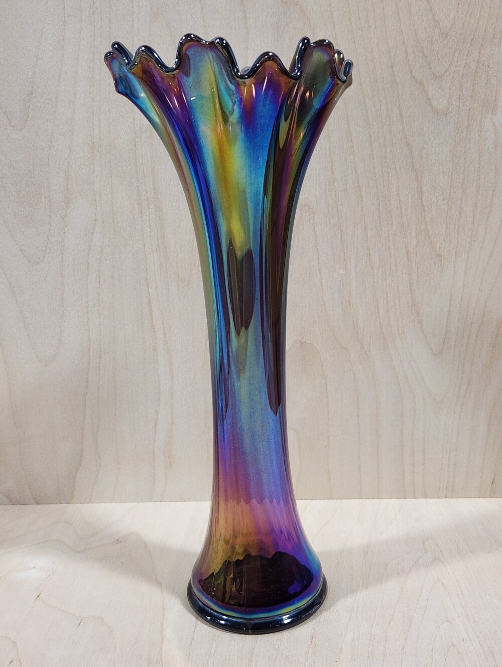 Vintage Iridescent Amethyst Purple Glass Ruffled Rim Trumpet Vase 12 Inch VTG - Picture 3 of 12